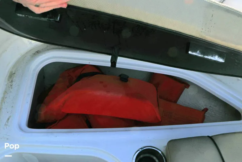 Slide: The Image of Bayliner VR5 2023 - 16109039