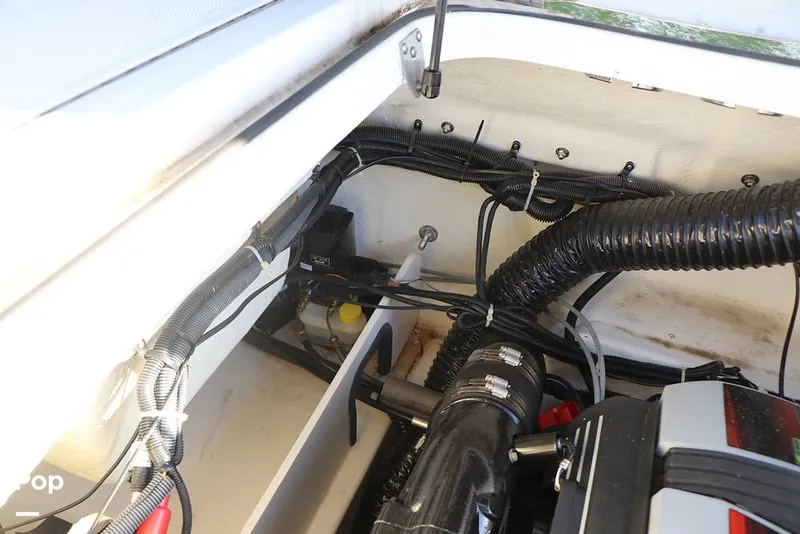 Slide: The Image of Bayliner VR5 2023 - 16109043