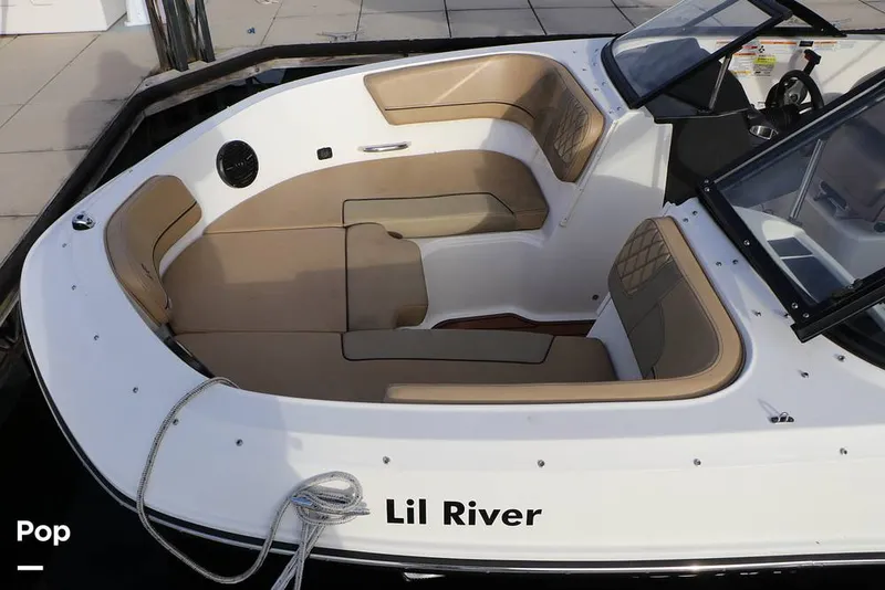 Slide: The Image of Bayliner VR5 2023 - 16109010