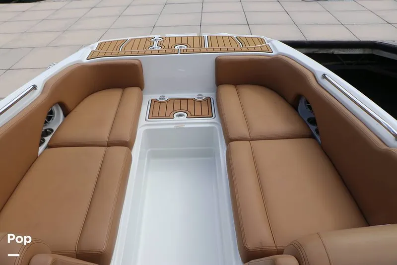 Slide: The Image of Crownline Boats E 230 XS 2025 - 16804711
