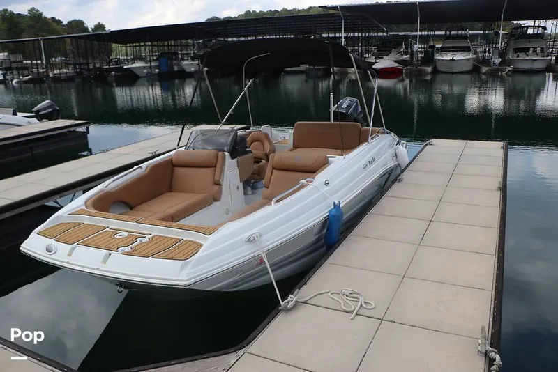 The Image of 2025 Crownline E230XS Deck Boat - 16804697