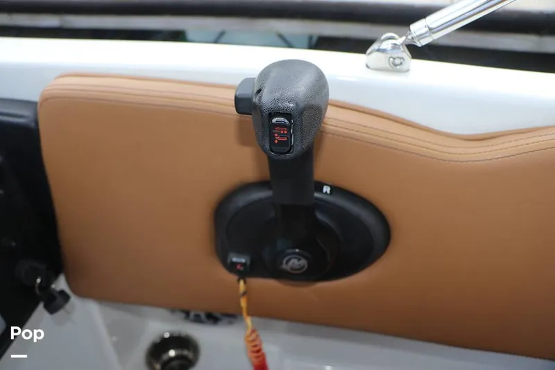 Slide: The Image of Crownline Boats E 230 XS 2025 - 16804727