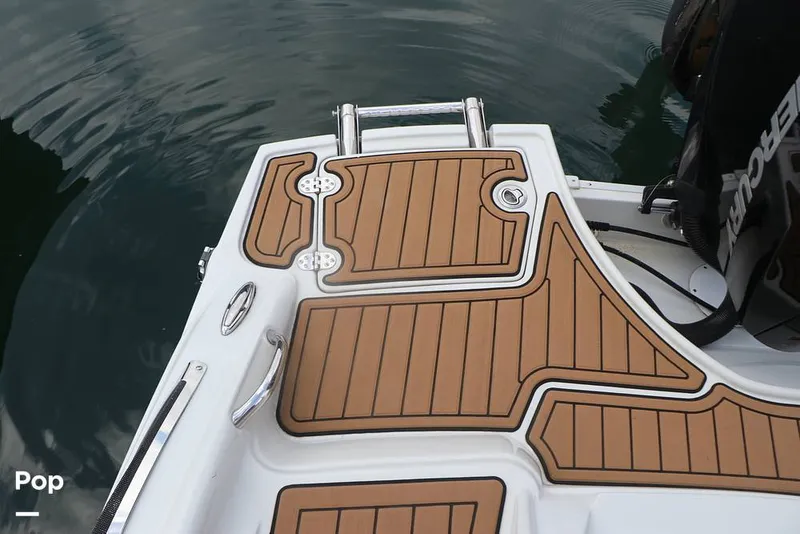 Slide: The Image of Crownline Boats E 230 XS 2025 - 16804730