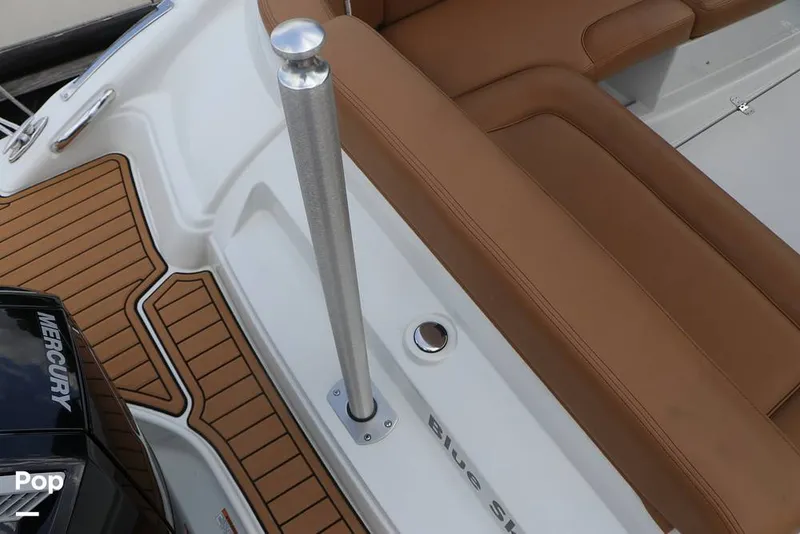 Slide: The Image of Crownline Boats E 230 XS 2025 - 16804732