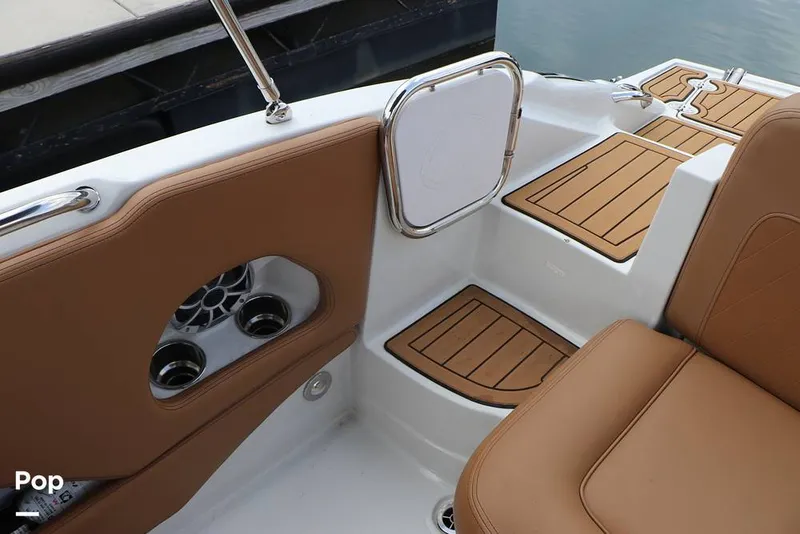 Slide: The Image of Crownline Boats E 230 XS 2025 - 16804729