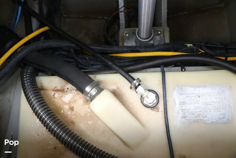 Slide: The Image of Crownline Boats E 230 XS 2025 - 16804736