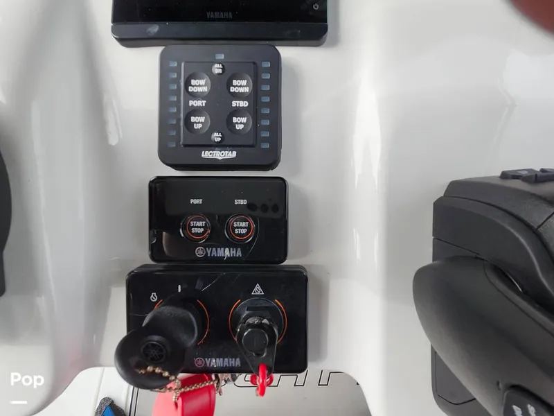 Slide: The Image of Sea Pro 320 DLX 2023 - 16168069