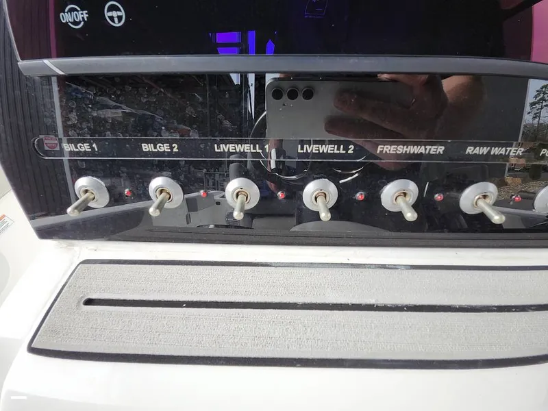 Slide: The Image of Sea Pro 320 DLX 2023 - 16168077