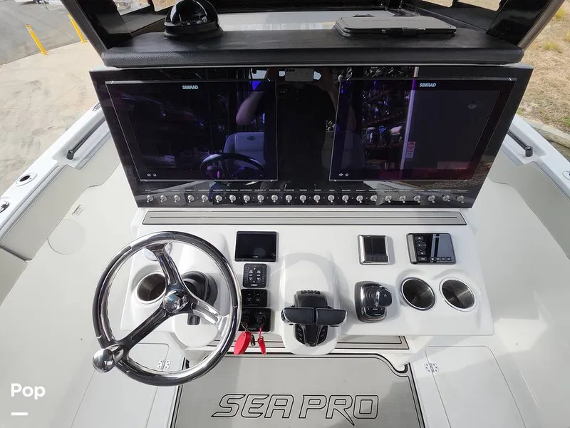 Slide: The Image of Sea Pro 320 DLX 2023 - 16168080