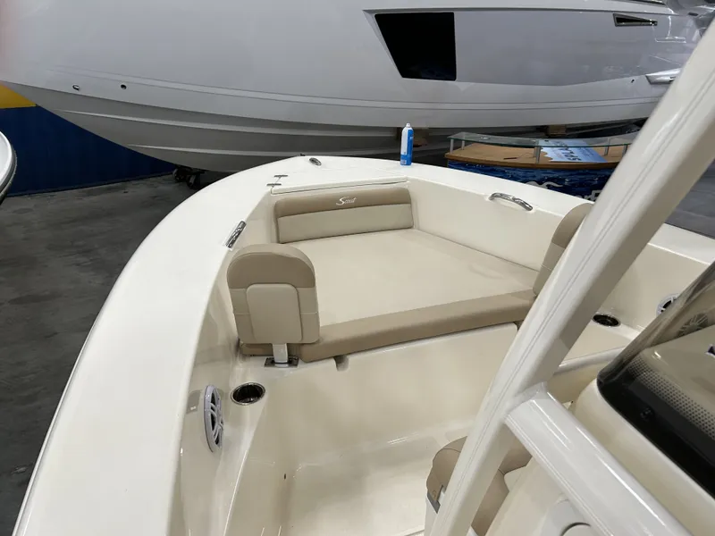 Slide: The Image of Scout 195 Sportfish 2024 - 2