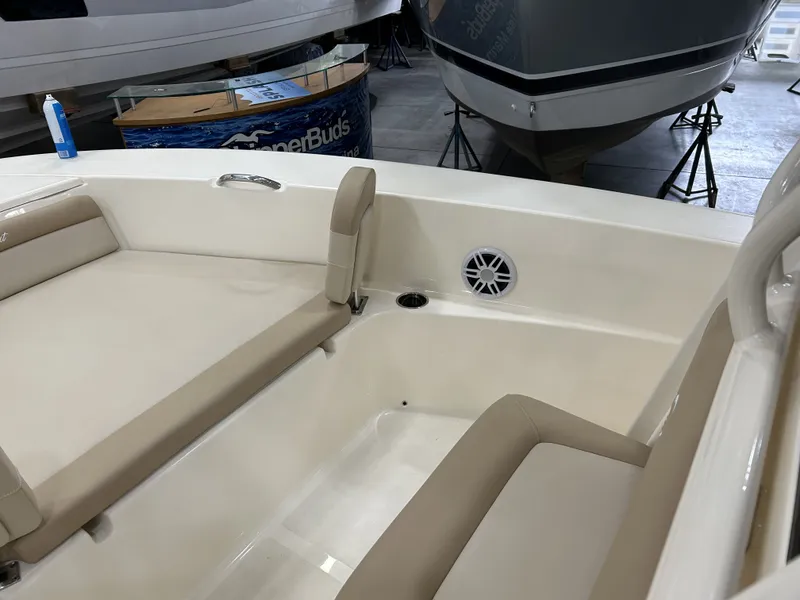 Slide: The Image of Scout 195 Sportfish 2024 - 6