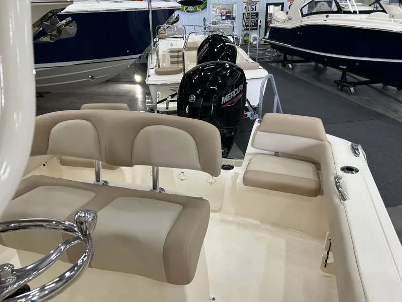 Slide: The Image of Scout 195 Sportfish 2024 - 7