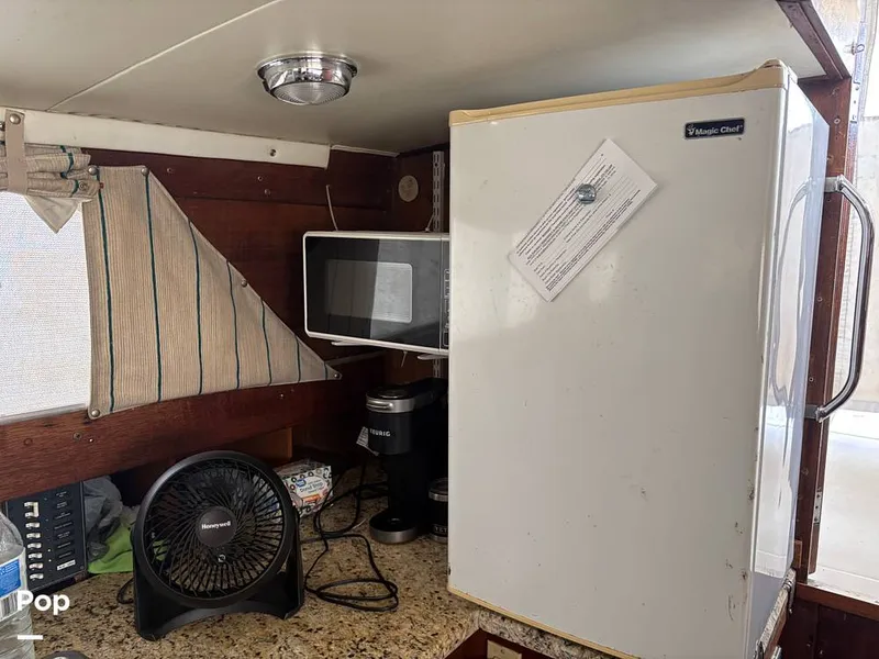 Slide: The Image of Galley/microwave/refrigerator - 16128782