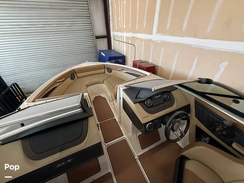 Slide: The Image of Sea Ray SLX230 2016 - 16223598