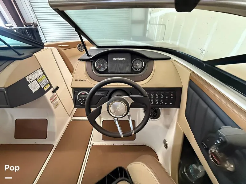 Slide: The Image of Sea Ray SLX230 2016 - 16223602