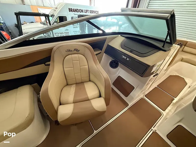 Slide: The Image of Sea Ray SLX230 2016 - 16223604
