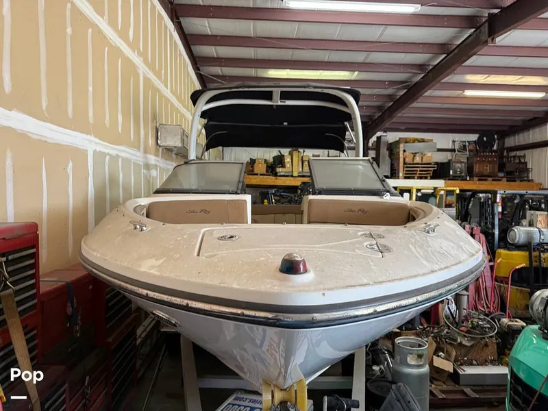 Slide: The Image of Sea Ray SLX230 2016 - 16223613