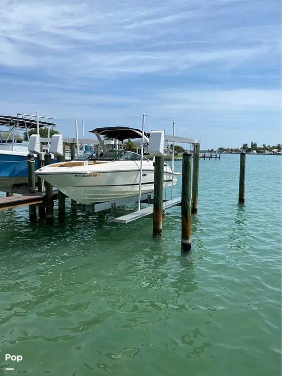 Slide: The Image of Sea Ray SLX230 2016 - 16215999