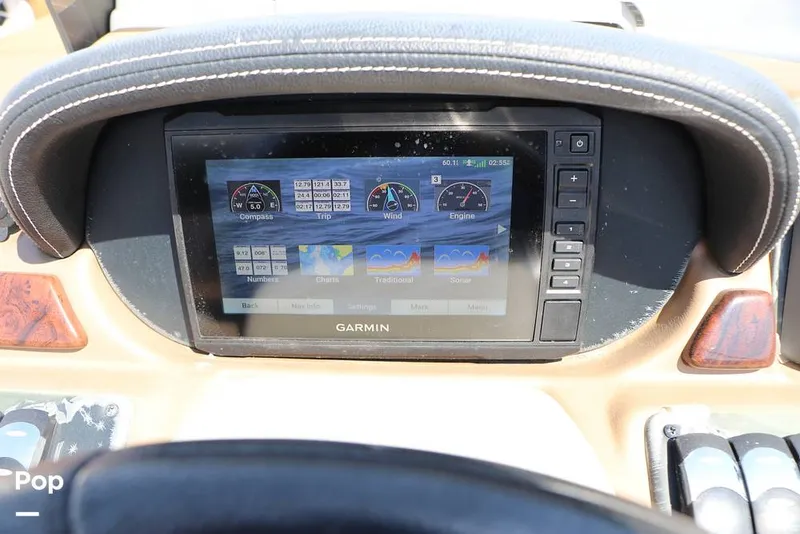 Slide: The Image of Crownline Boats E225 XS 2023 - 16295668