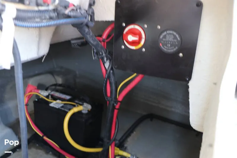 Slide: The Image of Crownline Boats E225 XS 2023 - 16295670