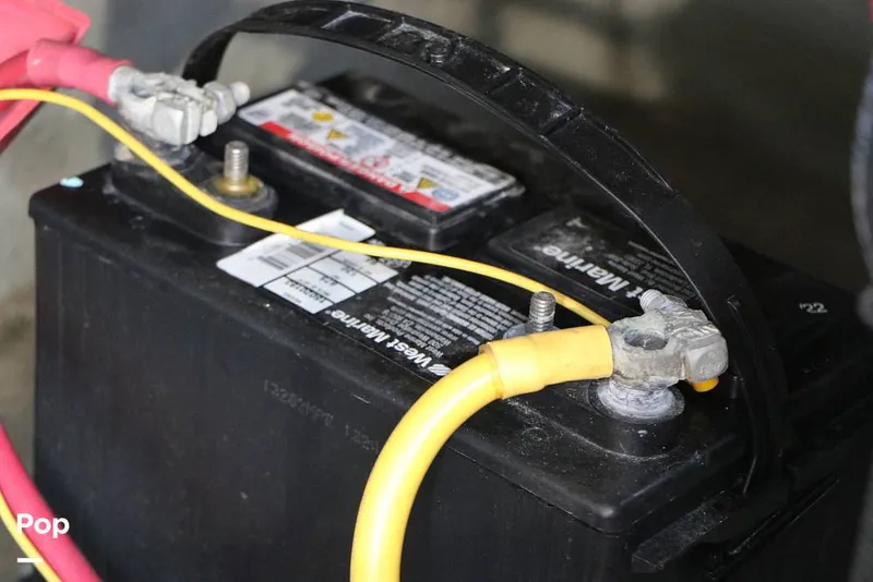 Slide: The Image of Crownline Boats E225 XS 2023 - 16295671