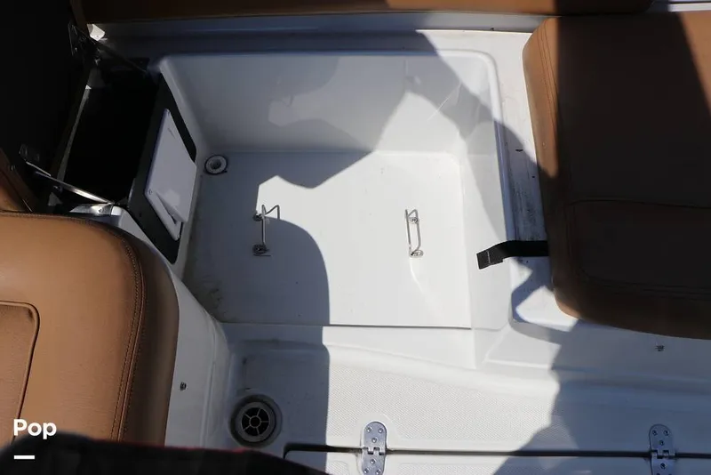 Slide: The Image of Crownline Boats E225 XS 2023 - 16295674