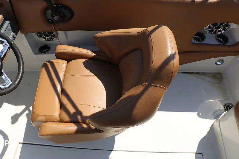 Slide: The Image of Crownline Boats E225 XS 2023 - 16295677