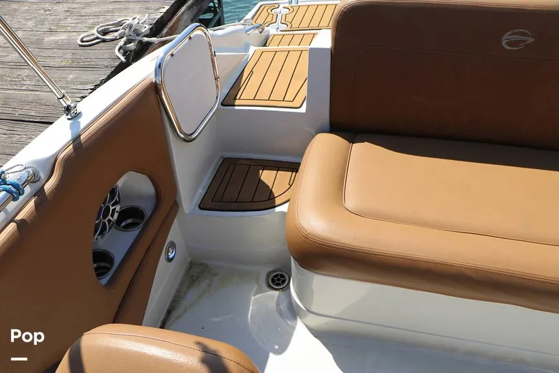 Slide: The Image of Crownline Boats E225 XS 2023 - 16295679