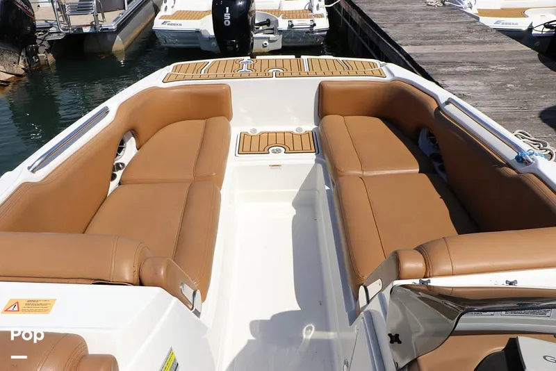 Slide: The Image of Crownline Boats E225 XS 2023 - 16295681