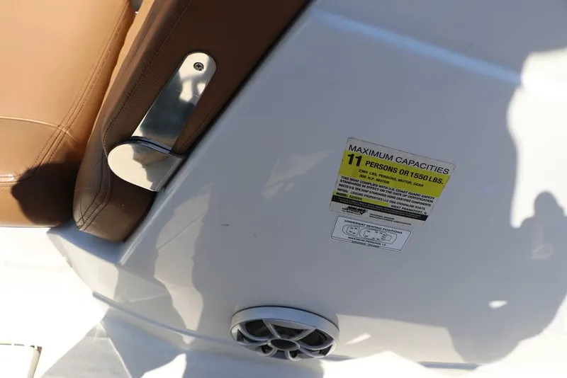 Slide: The Image of Crownline Boats E225 XS 2023 - 16295683