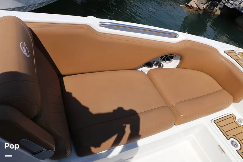 Slide: The Image of Crownline Boats E225 XS 2023 - 16295684