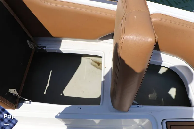 Slide: The Image of Crownline Boats E225 XS 2023 - 16295685