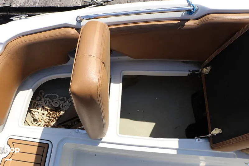 Slide: The Image of Crownline Boats E225 XS 2023 - 16295687