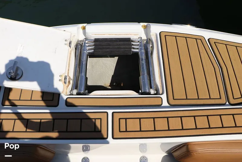 Slide: The Image of Crownline Boats E225 XS 2023 - 16295691