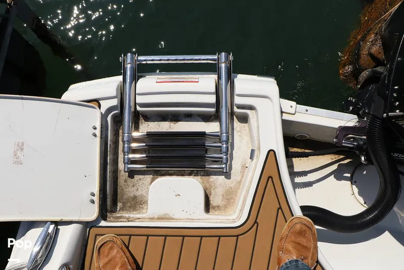 Slide: The Image of Crownline Boats E225 XS 2023 - 16295692