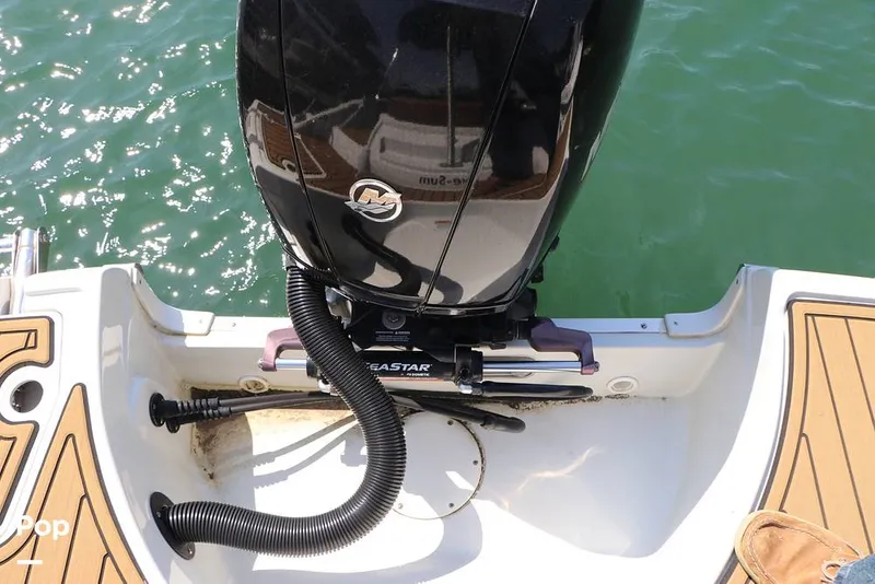 Slide: The Image of Crownline Boats E225 XS 2023 - 16295664