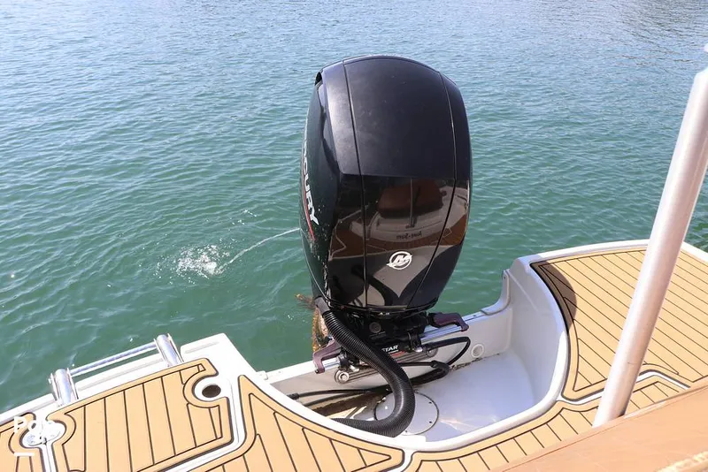 Slide: The Image of Crownline Boats E225 XS 2023 - 16295669