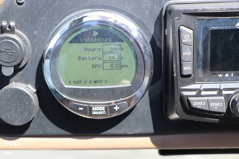 Slide: The Image of Crownline Boats E225 XS 2023 - 16295667