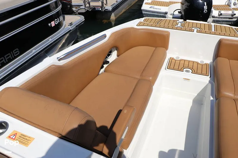 Slide: The Image of Crownline Boats E225 XS 2023 - 16304627
