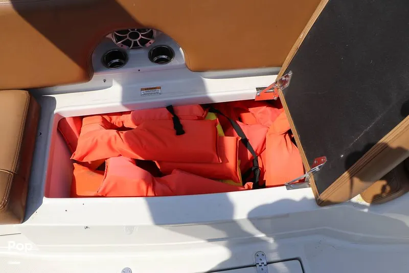 Slide: The Image of Crownline Boats E225 XS 2023 - 16304637