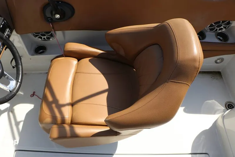 Slide: The Image of Crownline Boats E225 XS 2023 - 16304641