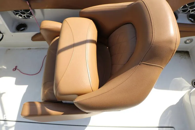 Slide: The Image of Crownline Boats E225 XS 2023 - 16304643