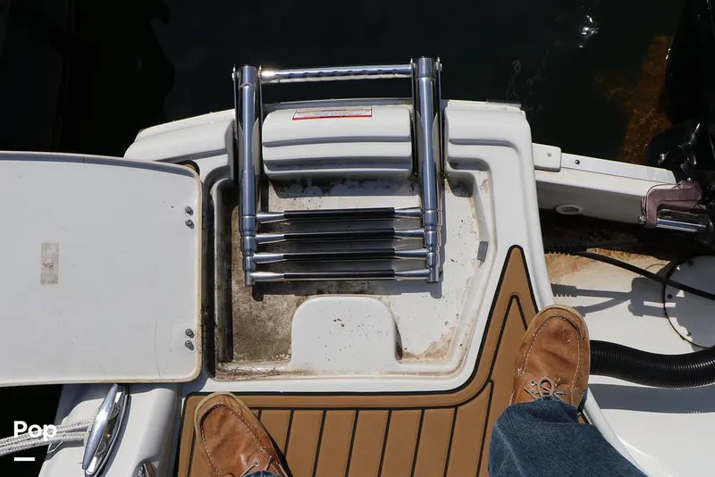 Slide: The Image of Crownline Boats E225 XS 2023 - 16304648