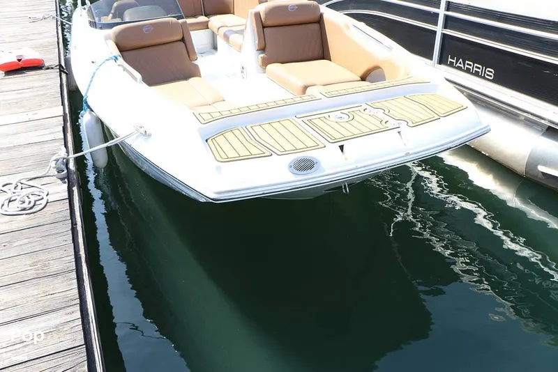 Slide: The Image of Crownline Boats E225 XS 2023 - 16304650