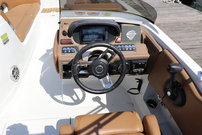 Slide: The Image of Crownline Boats E225 XS 2023 - 16304621