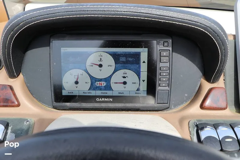 Slide: The Image of Crownline Boats E225 XS 2023 - 16304655