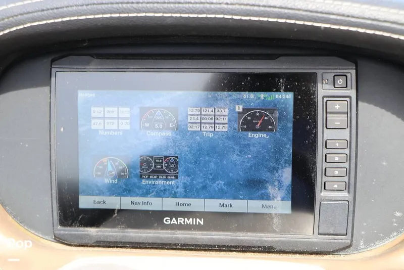 Slide: The Image of Crownline Boats E225 XS 2023 - 16304657