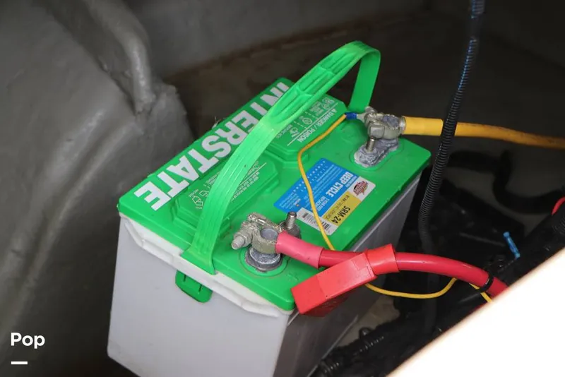 Slide: The Image of Crownline Boats E225 XS 2023 - 16304661