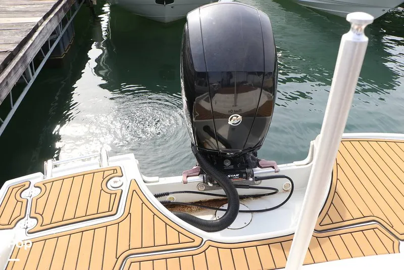 Slide: The Image of Crownline Boats E225 XS 2023 - 16304662