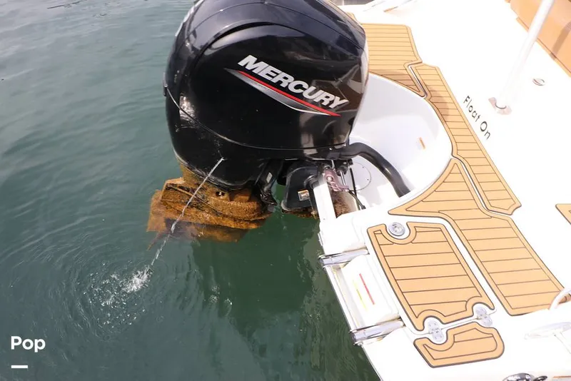 Slide: The Image of Crownline Boats E225 XS 2023 - 16304663